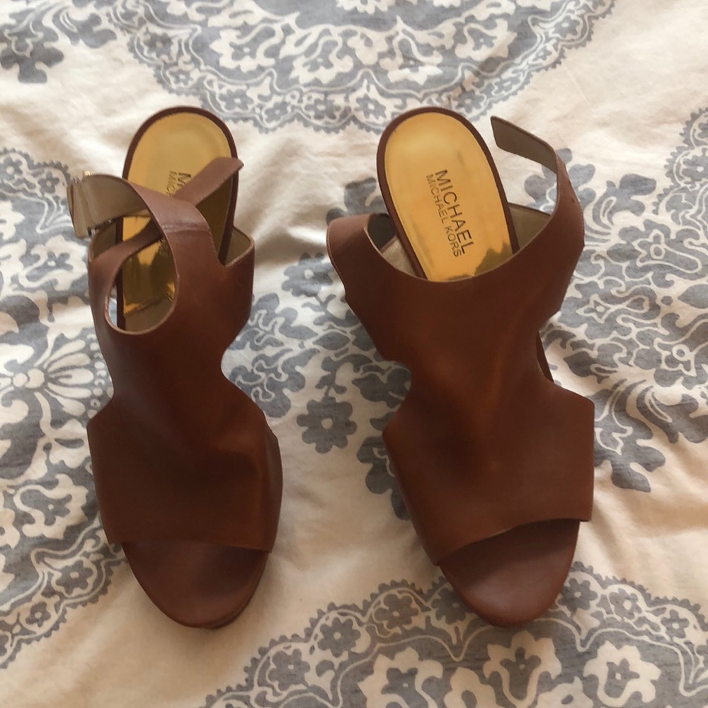 Michael Korda brown leather wedges